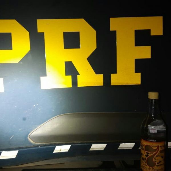PRF prende motorista alcoolizado que dirigia na contramão na BR