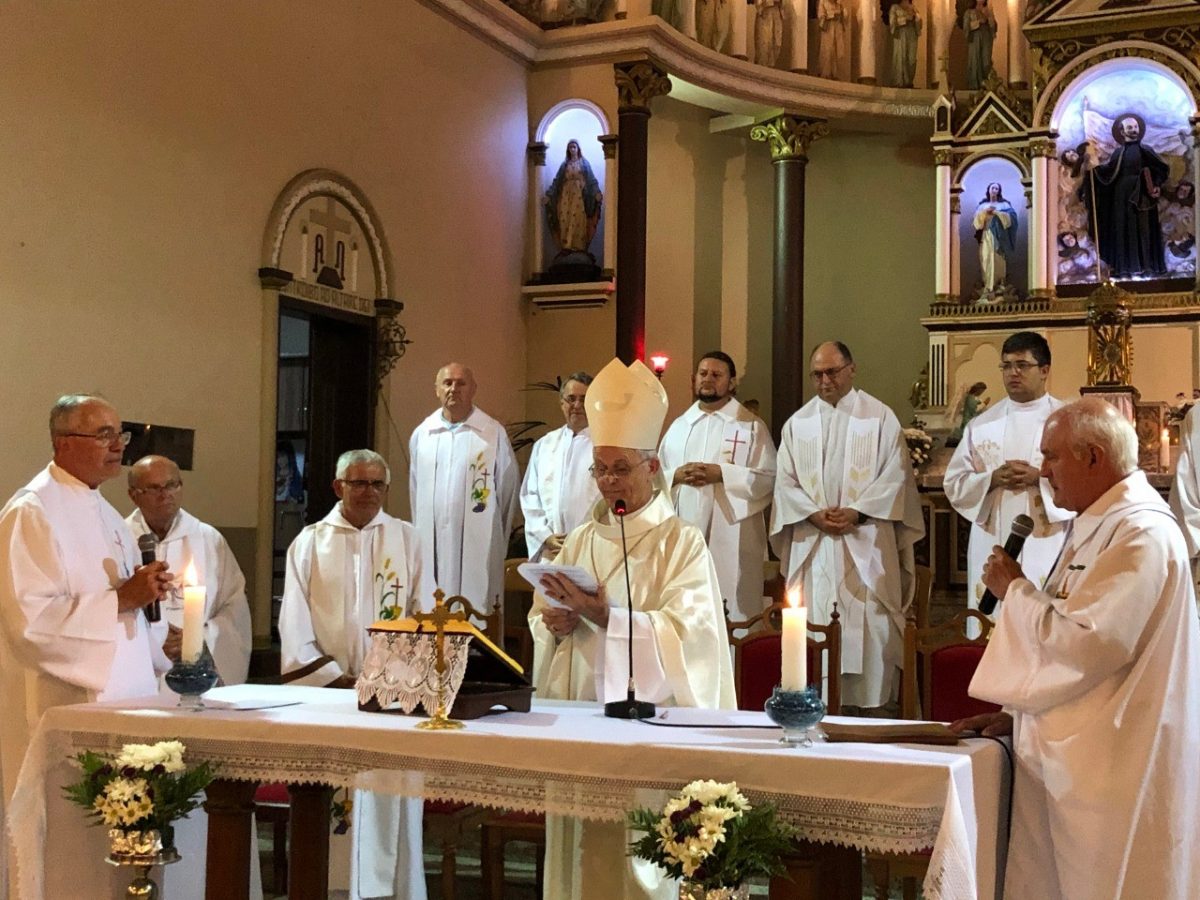 Padre Valdir Biazibetti assume Paróquia Santo Inácio