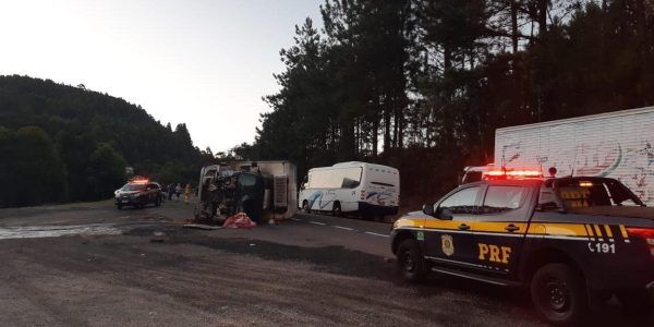 Acidente com seis veículos deixa uma pessoa morta em Fontoura Xavier