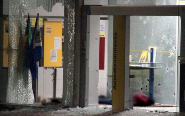 Ataque a bancos na Serra pode ter relação com tiroteio ocorrido em Estrela