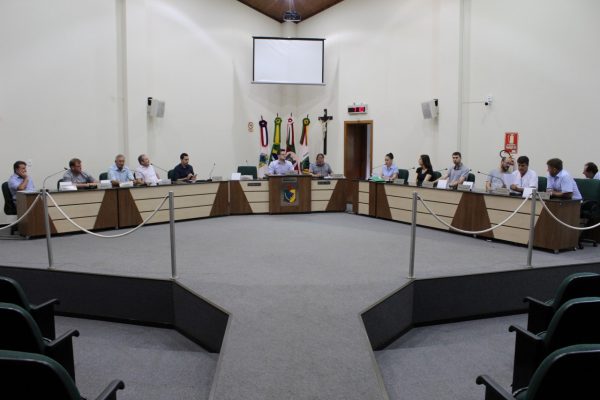 Câmara de Vereadores de Estrela restringe presença do público