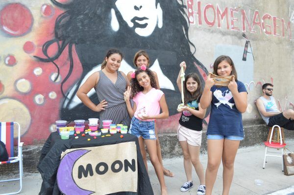 Música, artesanato e slime são atrações no Arte na Praça do Dia da Mulher