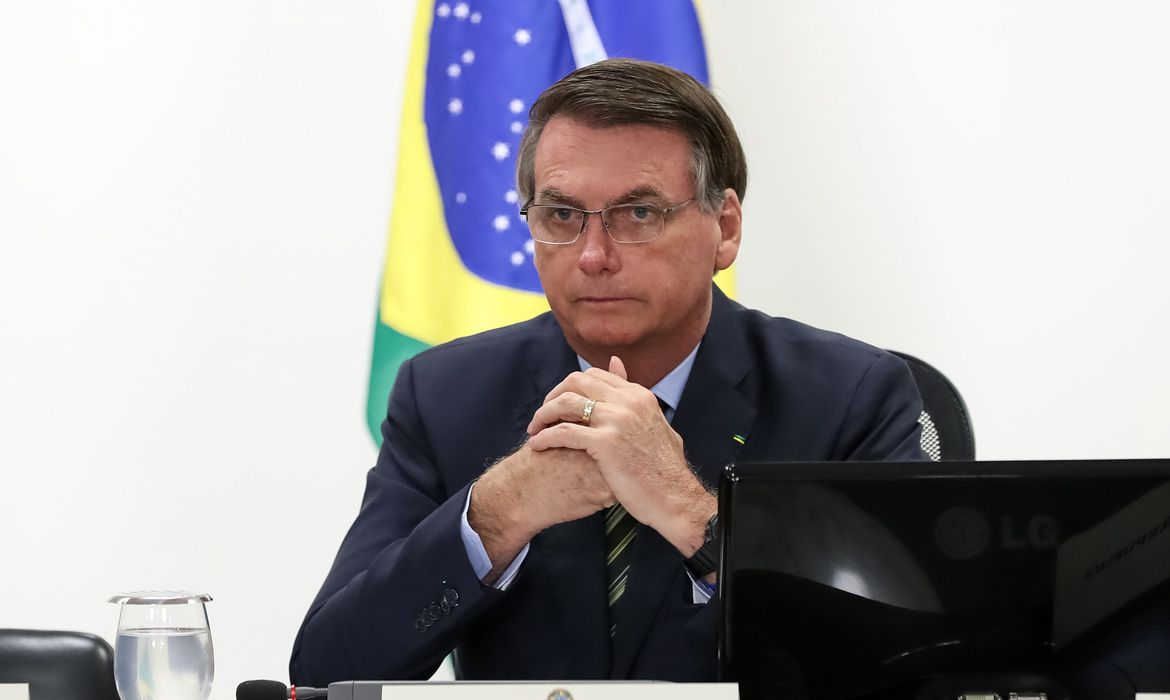 7 notícias: Bolsonaro sanciona lei que retira 90% da verba para ciência e pesquisa