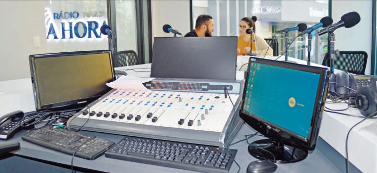 Sintoniza a nova Rádio A Hora 102.9