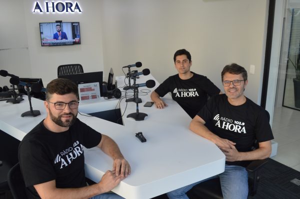 Grupo A Hora lança rádio em momento histórico