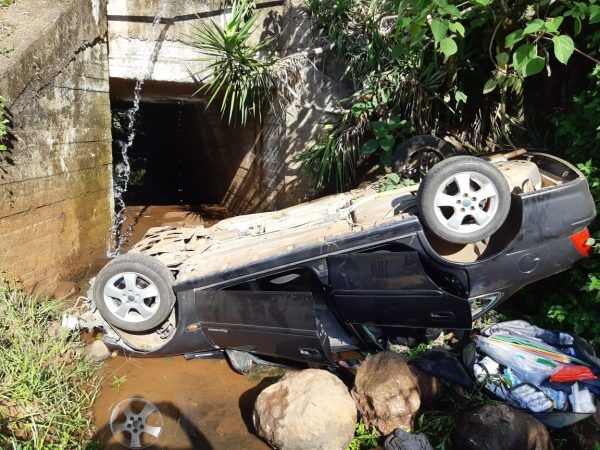 Acidente entre caminhão e carro na BR-386, em Conventos