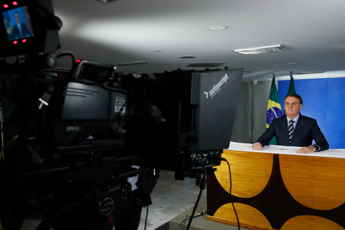 Críticas de Bolsonaro colocam instituições em rota de choque