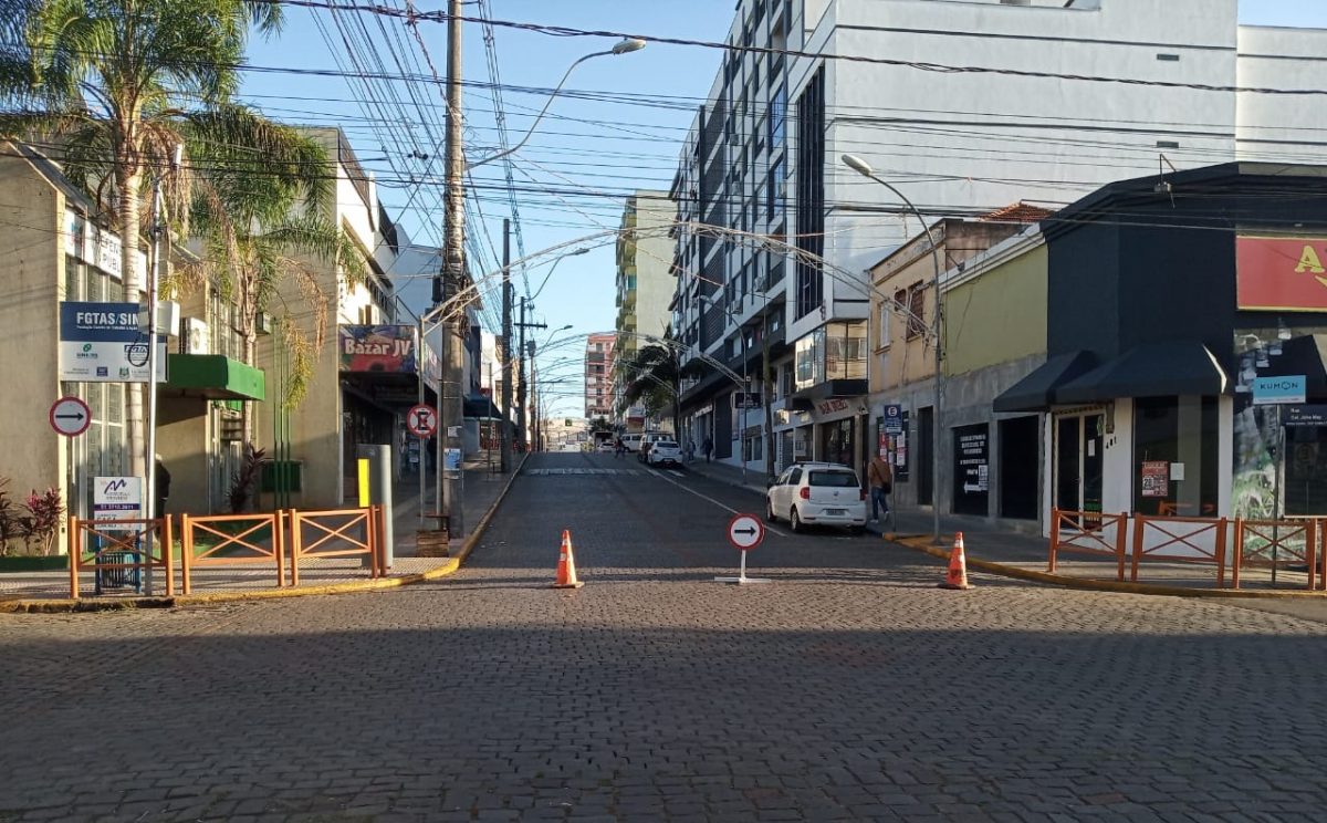 Ruas estão bloqueadas no centro de Lajeado