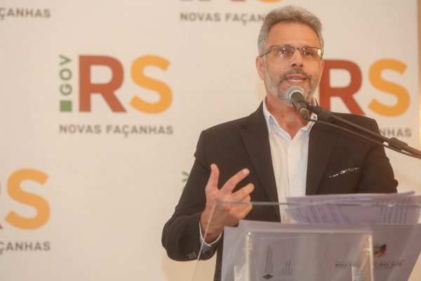 Aulas da rede estadual não retornarão antes do final de maio, diz secretário de Educação