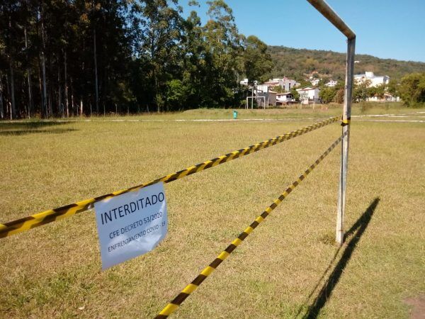 Fiscais encerram jogo de futebol em Encantado