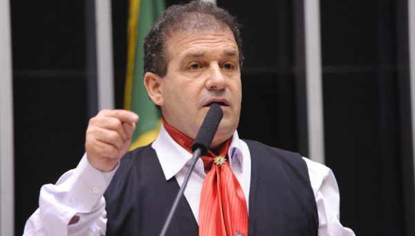 “Quando dá briga entre comadre, aparece a verdade”, diz deputado gaúcho