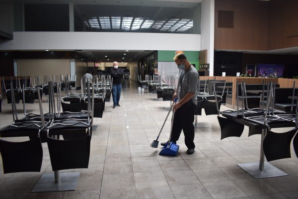 Shopping reabre hoje com horário reduzido e restrições