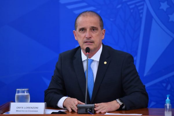 Presidente sai fortalecido com divulgação de reunião, acredita ministro