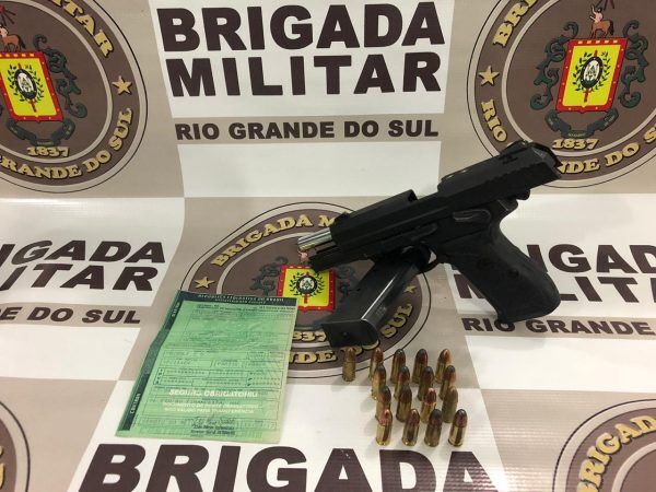 BM prende homem por porte ilegal de arma e adulteração de veículo