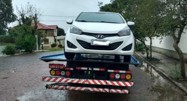 Mulher é presa por roubo de veículo em Taquari