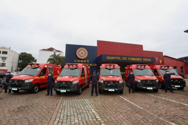 Estado entrega novas ambulâncias aos Bombeiros de Lajeado e Estrela