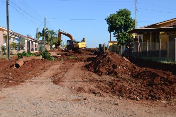 Moradores investem em calçamento de ruas em Teutônia