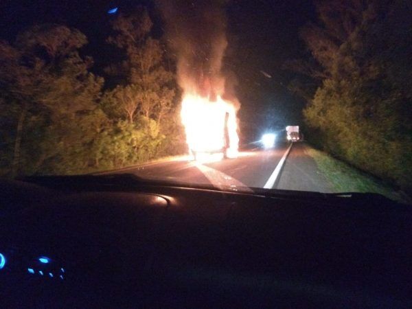 Homem morre após acidente entre van e moto, na Via Láctea