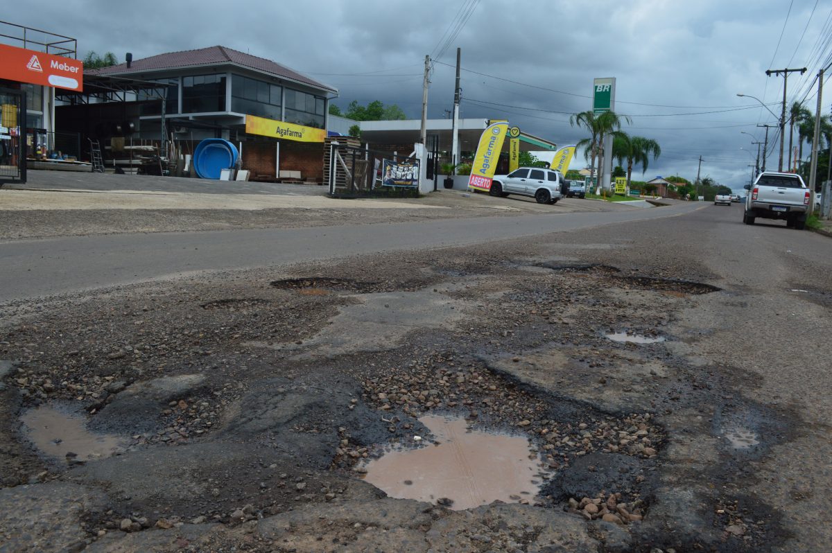 Projeto para municipalizar a estrada de Conventos aguarda aval da Assembleia