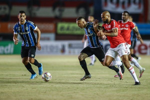 Na retomada do futebol, Grêmio vence o Gre-Nal e aumenta sequência invicta contra o rival