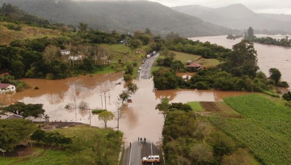 ERS-130 segue bloqueada entre Arroio do Meio e Encantado