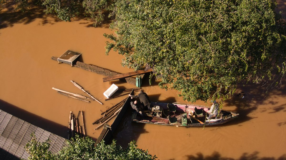 Confira fotos aéreas um dia após enchente histórica