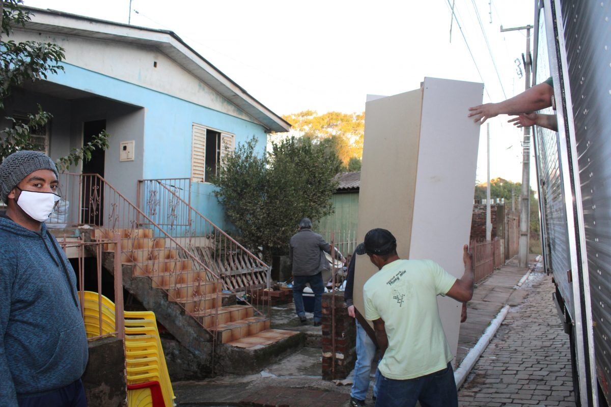 Desabrigados pela enchente deixam Parque do Imigrante nesta quinta