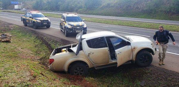 PRF apreende caminhonete com mais de 250 kg de maconha