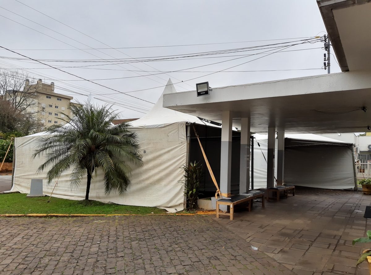 Teutônia implanta tendas para abrigar pacientes no bairro Canabarro