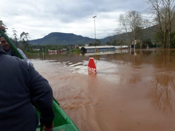 Enchente interdita rodovias estaduais no Vale