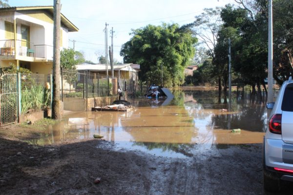 Nível do rio começa a descer em Estrela