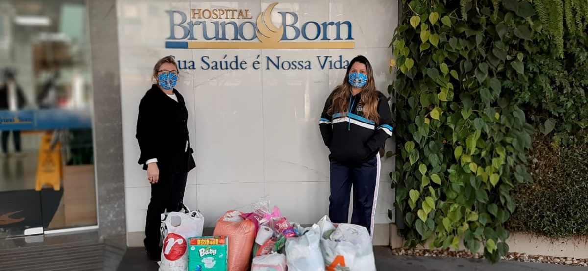 Gurias do Grêmio auxiliam atingidos por enchente