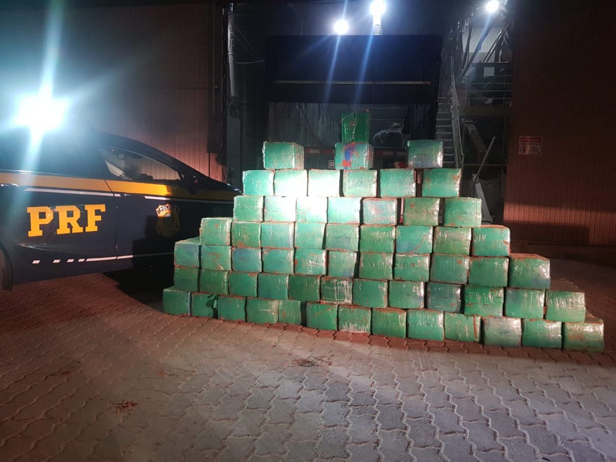 PRF prende traficante com 950 quilos de maconha