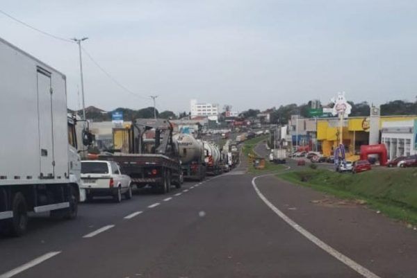 Colisão sobre ponte entre Lajeado e Estrela causa congestionamento na BR-386