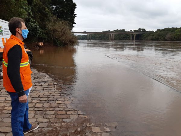 Com risco de enchente, Defesa Civil monitora nível do rio Taquari