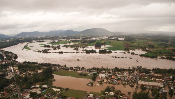 Rio Taquari atinge o terceiro maior nível da história