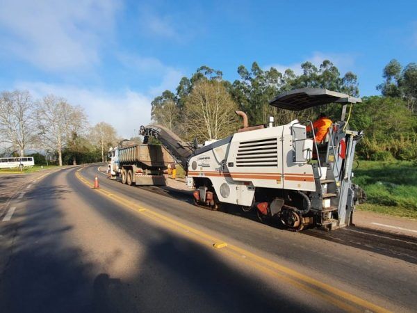 EGR recupera pavimento da rótula de acesso a Muçum na ERS-129