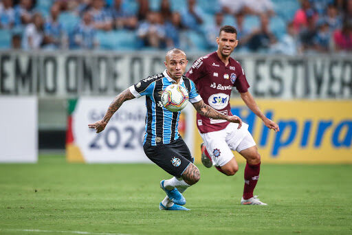 Grêmio e Caxias iniciam disputa do título