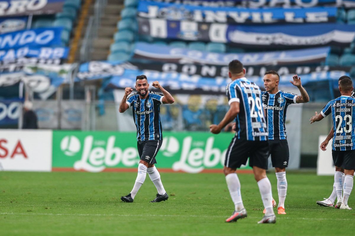 Com nova vitória, Grêmio chega a nove clássicos de invencibilidade