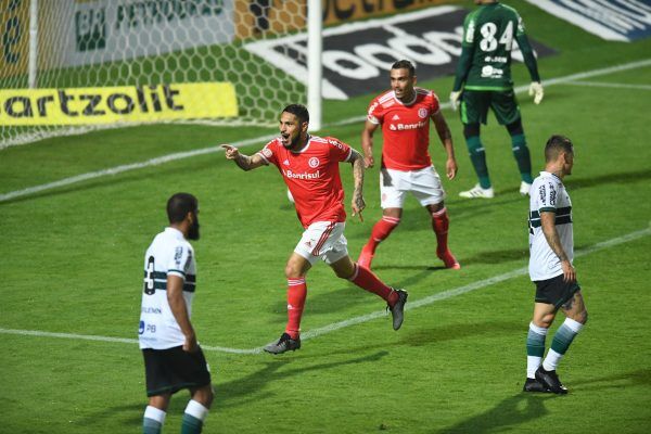 Colorado estreia com vitória