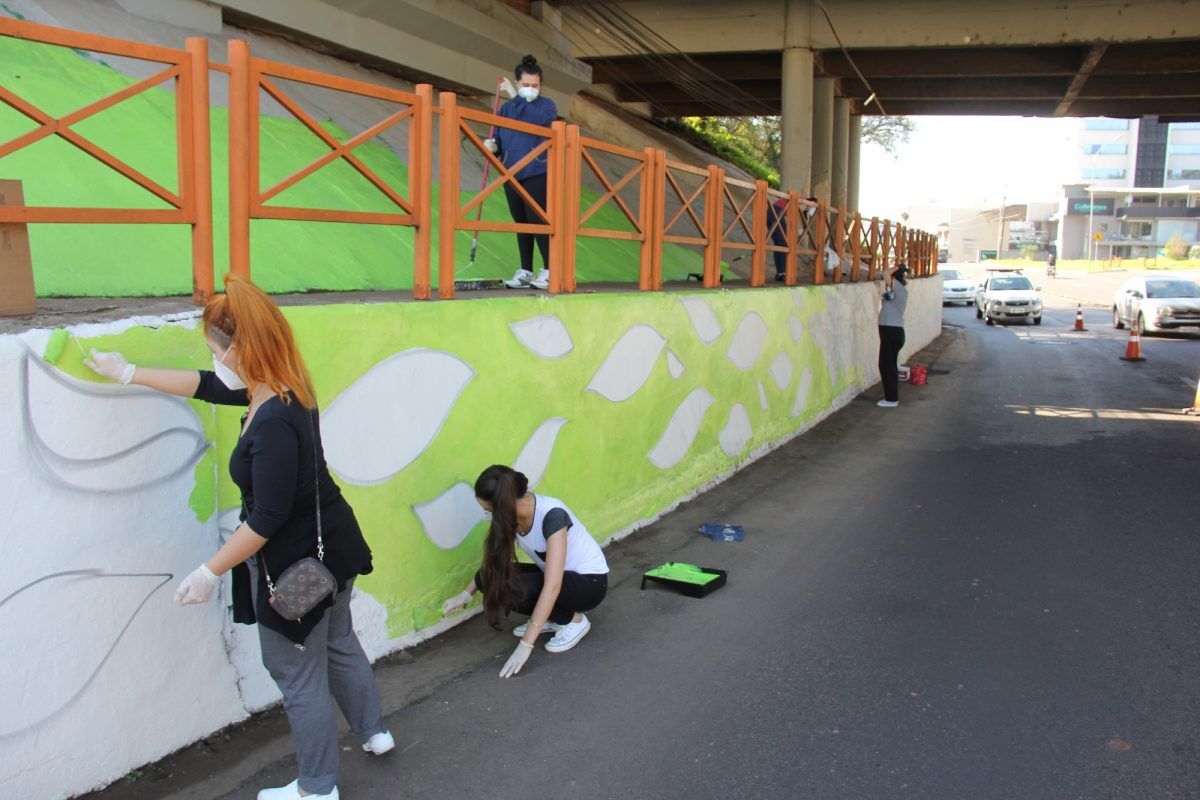 Viaduto da Pasqualini recebe intervenção do projeto Arte na Cidade