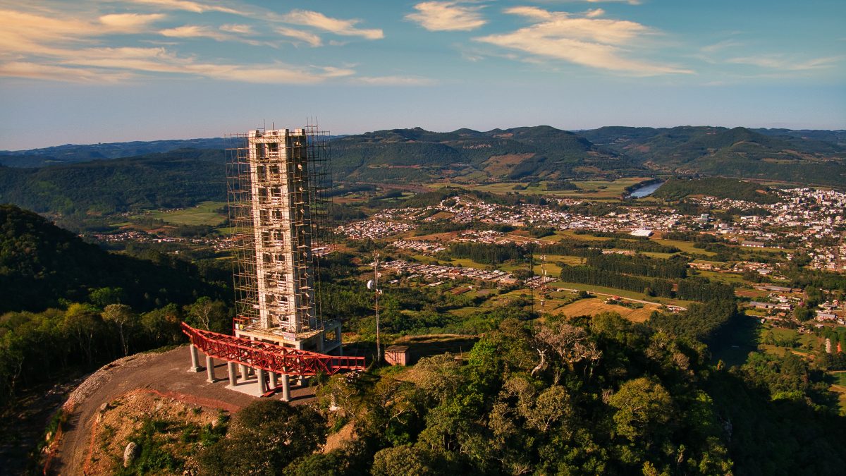 Parada desde março, obra do Cristo de Encantado será retomada esta semana