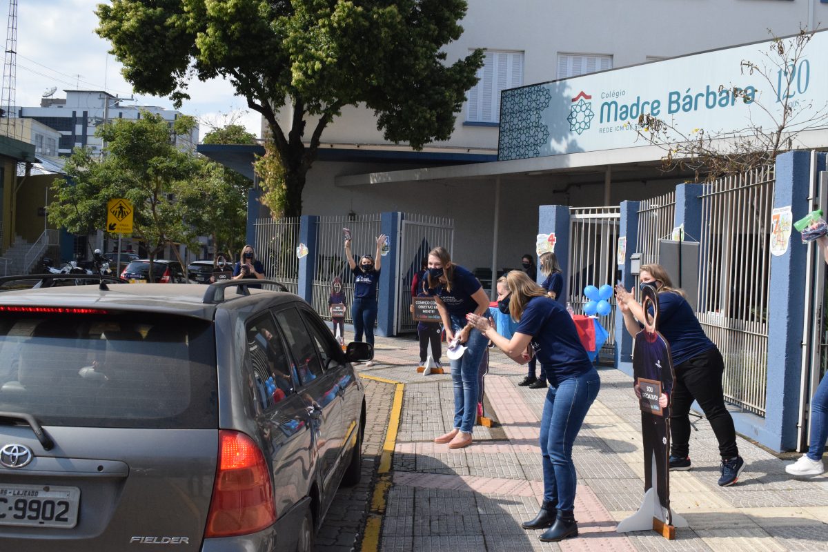 Blitz aproxima alunos e professores em meio à pandemia