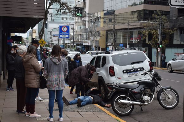 Motociclista se fere em acidente na Avenida Benjamin Constant