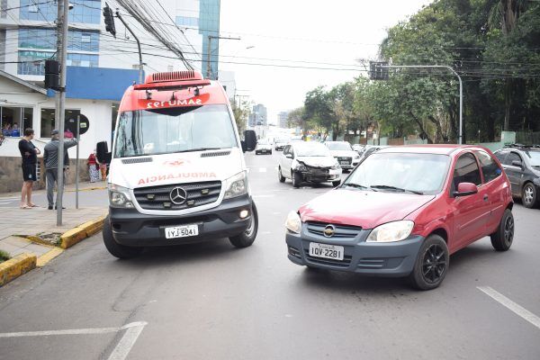 Acidente deixa dois feridos no Centro