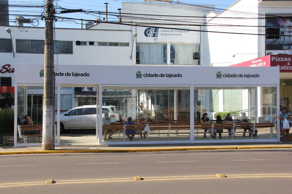 Novas paradas de ônibus começam a ser usadas em Lajeado