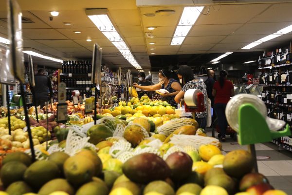 Estado suspende venda de itens não-essenciais nos supermercados