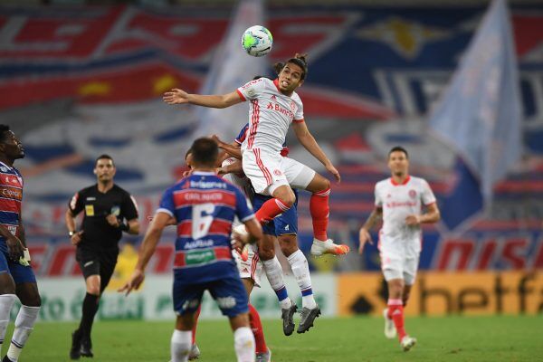 Com a cabeça na Libertadores, Inter perde para o Fortaleza e vê a liderança ameaçada