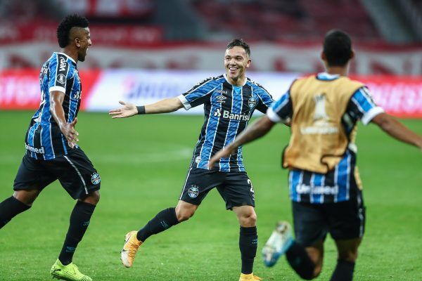 No duelo particular, Grêmio pinta a América de azul e chega a dez jogos de invencibilidade sobre o Internacional