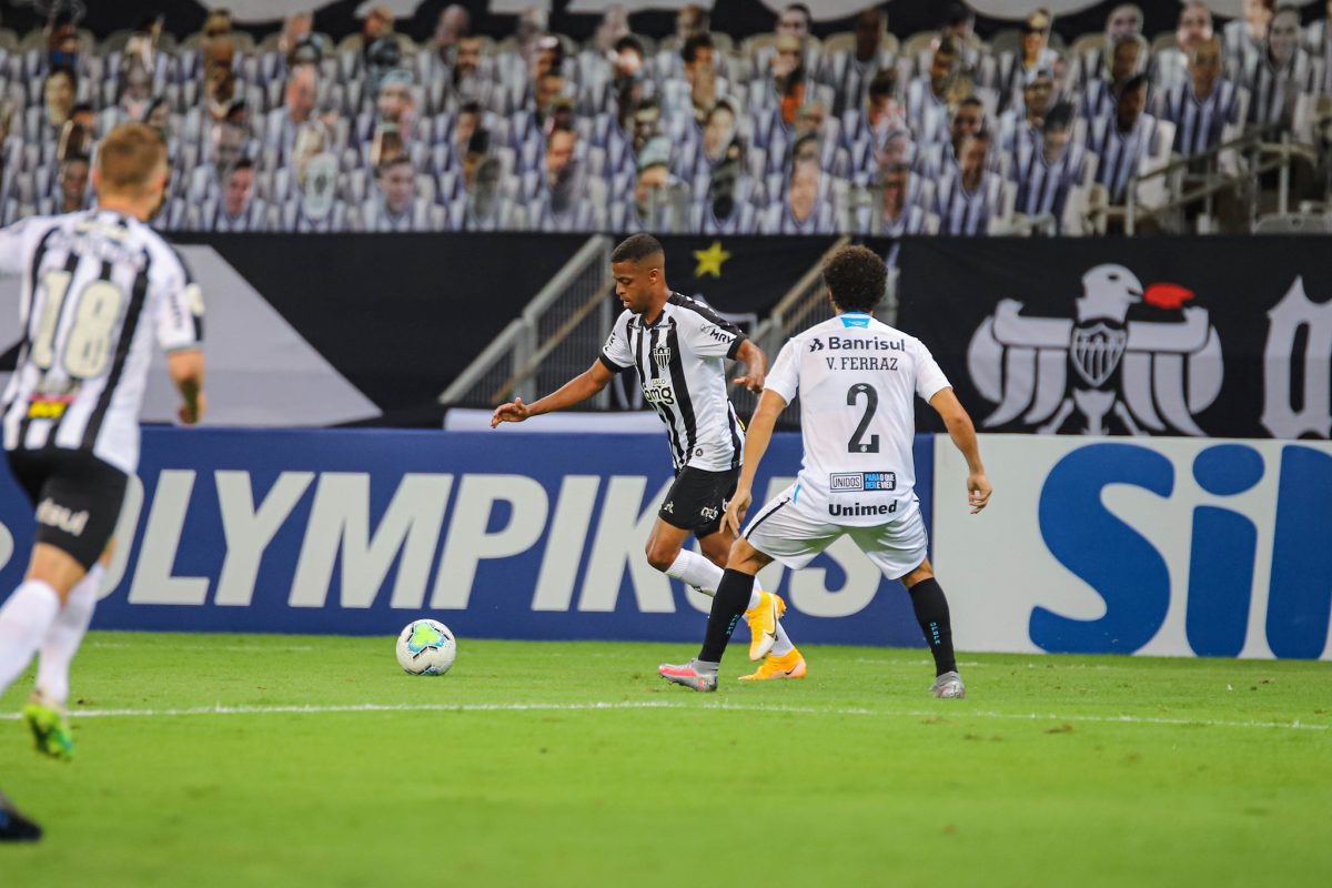 Grêmio sofre três gols de Keno e perde para o Atlético-MG